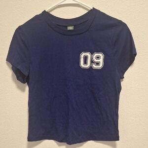 NWOT. Wild Fable Cropped Navy Graphic Tee with '09'